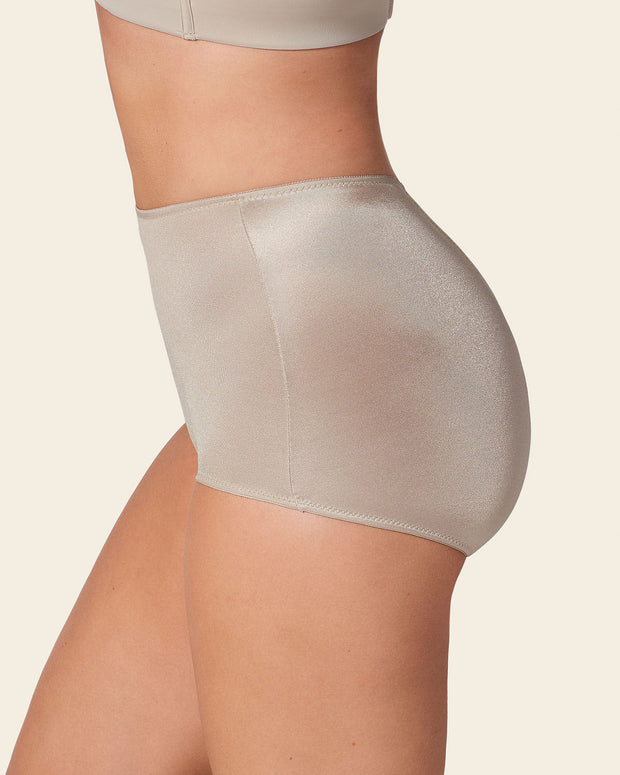 Slip classico con compressione delicata nella zona addomiale