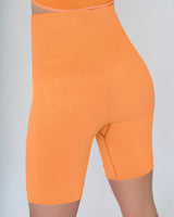 Short ciclista sin costuras con control suave de abdomen#color_203-naranja