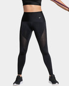 Legging deportivo de control con transparencias y tecnología copper